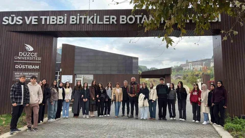 Düzce'de Öğrenciler Sonbahar Renklerini Keşfetti