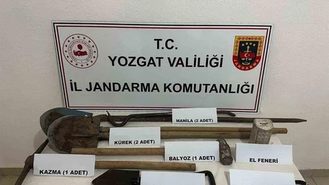Yozgat'ın Kadışehri ilçesinde kaçak kazı yapan baba ve oğlu suçüstü yakalandı.
