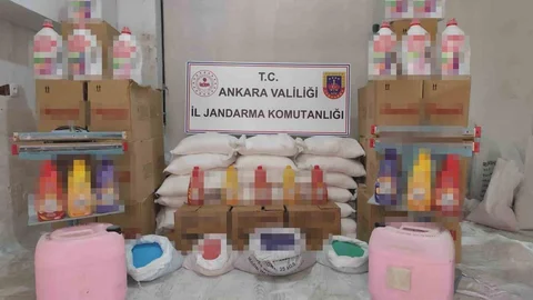 Ankara'da sahte deterjan üretimi yapıldığı belirlenen depoya baskın yapıldı.