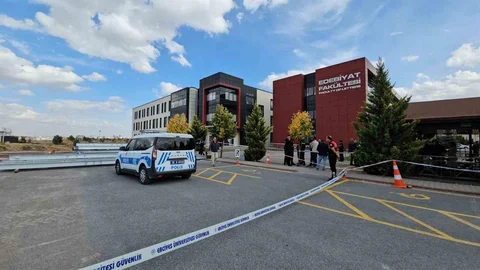 Kayseri'de fakülte önünde eski eşi tarafından vurulan kadın toprağa verildi