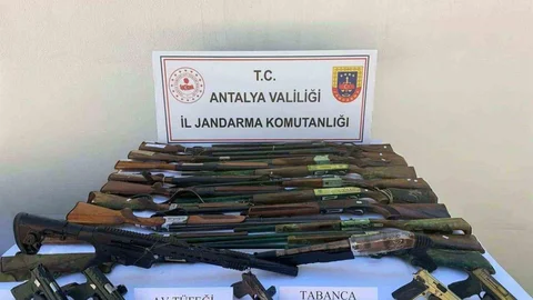 Antalya Elmalı'da ruhsatsız 20 silah bulundu