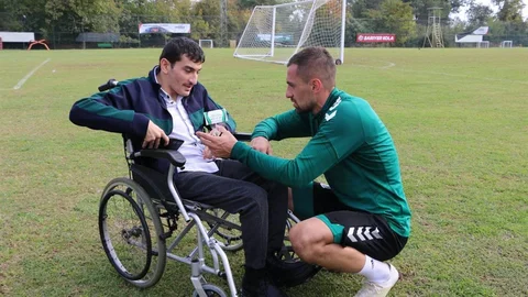 Sakarya'da özel gereksinimli öğrenciler Sakaryaspor'a moral ziyareti yaptı