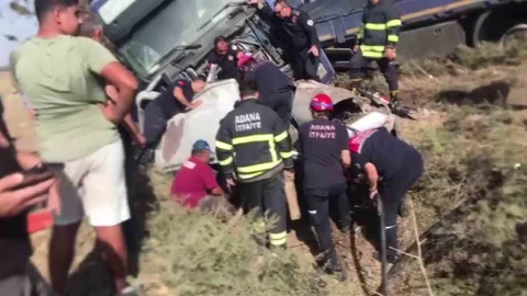Adana'da tırla çarpışan otomobilin sürücüsü yaşamını yitirdi