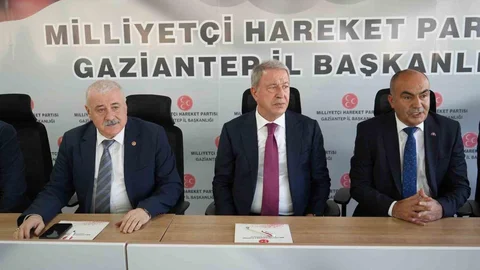 Gaziantep'te Hulusi Akar, "Terörsüz büyük ve güçlü Türkiye'yi inşa edeceğiz" dedi.