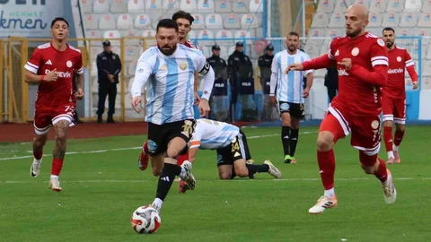 Trendyol 1. Lig'de Erzurumspor FK, Ümraniyespor'u 2-0'lık skorla geçti.