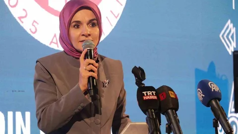 Bakan Göktaş, Kayseri'de aile değerlerini yaşatmaya yönelik farkındalık çalışmalarına dair açıklamalarda bulundu.