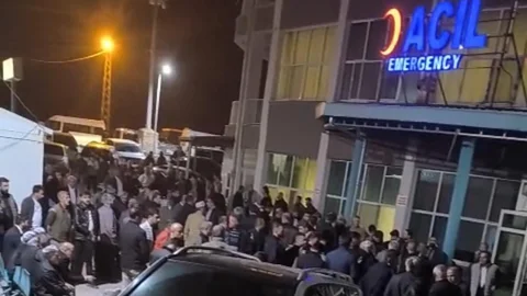 Hakkari'nin Şemdinli ilçesinde ağaçtan düşen bir kişi yaşamını yitirdi