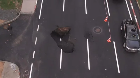 İstanbul'da Vatan Caddesi'nde yol çökmesi meydana geldi