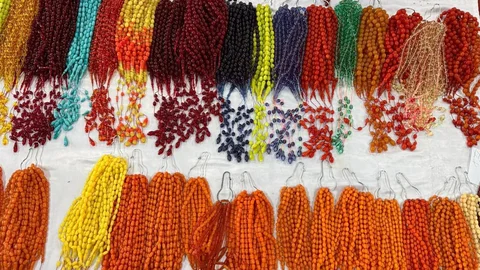 Adana'da tespih mezatı her ay binlerce koleksiyoner ve meraklıyı bir araya getiriyor.