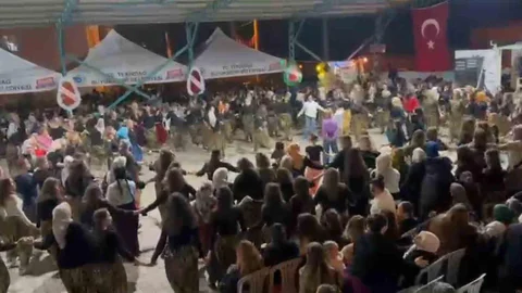 Tekirdağ'da kadınlardan renkli şalvar gecesi