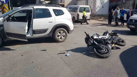 Antalya'nın Manavgat ilçesinde otomobil ile motosikletin çarpıştığı kazada bir kişi yaralandı.