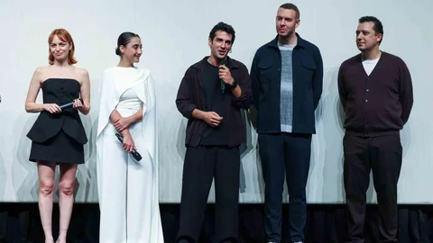 Antalya'da Altın Portakal Film Festivali'nin açılışı Gelin Takımı 2'nin galasıyla gerçekleştirildi.