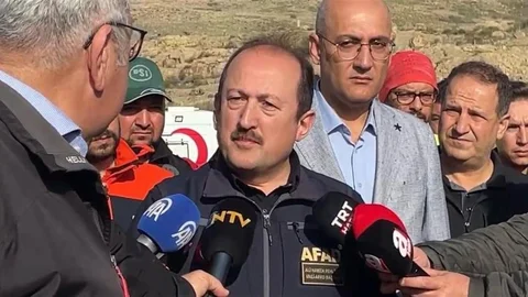 İzmir'de Foça'da sel felaketi sonrası arama çalışmaları devam ediyor