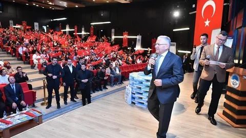 Kayseri'de öğrencilere 1.782 kaynak kitap seti dağıtıldı