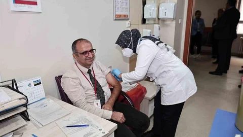 Kayseri'de sağlık çalışanları grip aşısı olmaya davet edildi