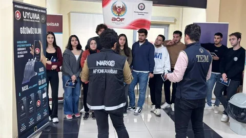 Afyonkarahisar'da Öğrencilere Terör ve Narkotik Eğitimi
