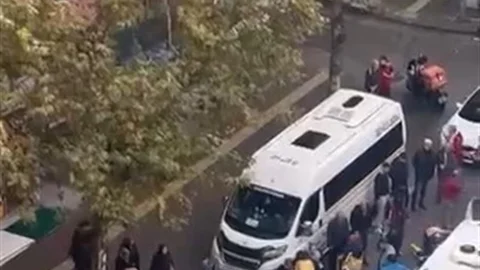 Bursa'da kurye kaygan yolda düştü