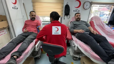 Hakkari Yüksekova'da Kızılay kan bağışı çağrısında bulundu