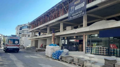 Karapınar'da inşaatta yüksekten düşen işçi yaralandı