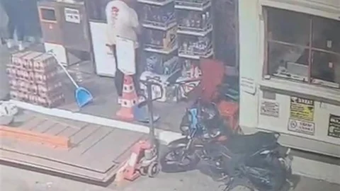Denizli'de hırsızlık anı kamerada