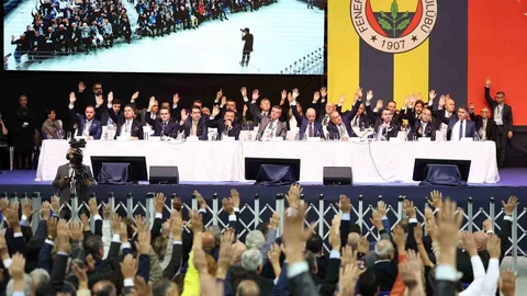 İstanbul'da Fenerbahçe'de taşınmazlar üzerinde yönetime yetki veren maddeler kabul edildi.