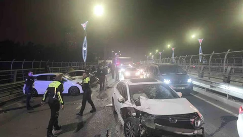 Adana'da köprüde zincirleme trafik kazası: 4 yaralı