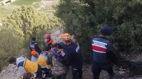 Uşak’ta avcı dere yatağına düştü