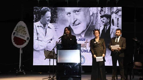 Kuşadası’nda Nazım Hikmet’in Şiirleri 9 Dilde Okundu