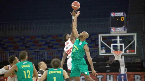 Basketbol Süper Ligi'nde Esenler Erokspor, Bahçeşehir Koleji'ni 83-65 yenerek önemli bir galibiyet elde etti.