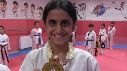 Siirt'te Taekwondo Kursuna Giden 11 Yaşındaki Elif Madalya Kazandı