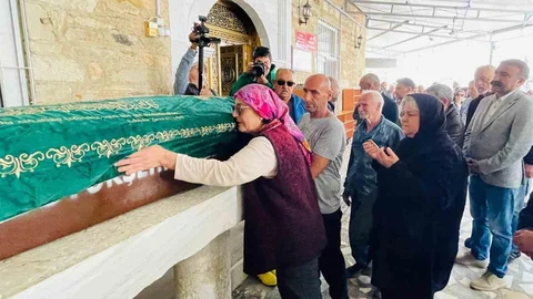 İzmir Foça'da sel felaketinde hayatını kaybeden Bülent Kaptanoğlu toprağa verildi.