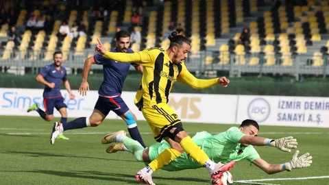 İzmir'de Aliağa FK, Yeni Mersin İdman Yurdu'nu 3-0 mağlup etti