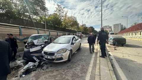 Elazığ'da zincirleme trafik kazasında 1 kişi hayatını kaybetti, 4 kişi yaralandı.