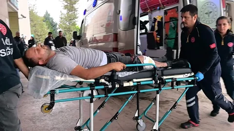 Bursa'nın İnegöl ilçesinde kardeşinin ölümüne neden olan sürücü pompalı tüfekle yaralandı.