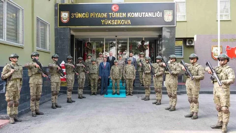 Kara Kuvvetleri Komutanı Hakkari'de