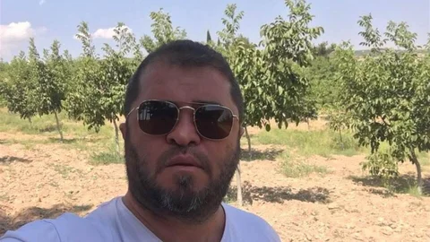 Denizli'de satırlı saldırıya uğrayan 2 çocuk babası yaşamını yitirdi.