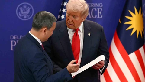 Kuala Lumpur'da Trump, barış konusunda BM'yi geride bıraktığını belirtti.