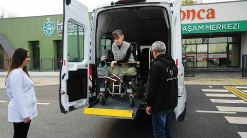 Kocaeli'de Serebral Palsili Şevval, Korece ve İngilizce öğrenerek köşe yazarı oldu