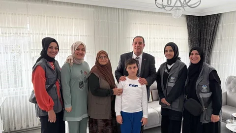 Sakarya'da özel gereksinimli çocuklara doğum günü sürprizi yapıldı