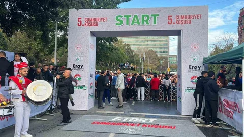 Gaziosmanpaşa’da 5. Cumhuriyet Koşusu heyecanı yaşandı.