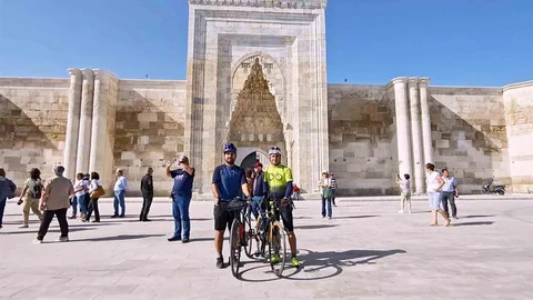 Konya'da MS hastası adam bisikletle hayata tutunuyor