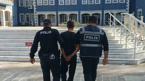 Foça'da silahlı gasp girişimi sonrası 2 şüpheli yakalandı