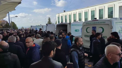 Ankara'da alkolden zehirlendiği öne sürülen 14 yaşındaki Hiranur, son yolculuğuna uğurlandı.