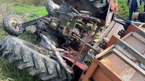Balıkesir'de Traktör Devrildi