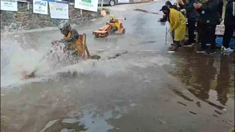 Çamlıhemşin'de Tahta Araba Yarışları