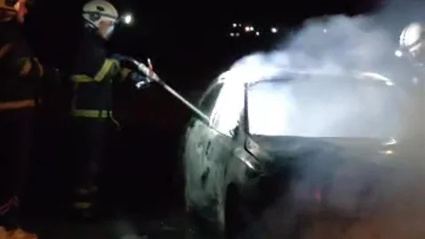 Batman'da seyir halindeki otomobil alev aldı