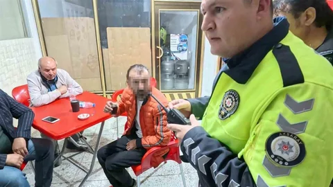 Aksaray'da alkollü sürücü çay içerek polisten kurtulmaya çalıştı.