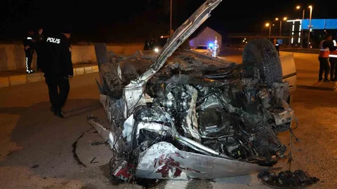 Kırıkkale'de takla atan otomobil hurdaya döndü, 2 kişi yaralandı