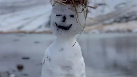 Erzincan'da Keşiş Dağı'nda ilk kardan adam yapıldı