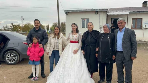 Kaymakam Demirtaş, köy düğününde halkla bir araya geldi